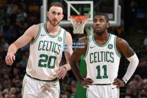 综合格斗巨星卫冕战引爆全球，激烈对决刷新赛事纪录