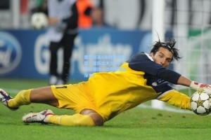 雷霆狂轰8连胜登顶联盟！亚历山大31+8率队碾压，总冠军悬念渐失？