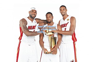 激情德比战引爆城市狂欢，主场球队绝杀逆转夺冠热门