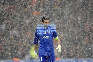 杨瀚森生日歌引爆更衣室欢乐氛围，队友笑称队内最在调上主唱展现团队温情